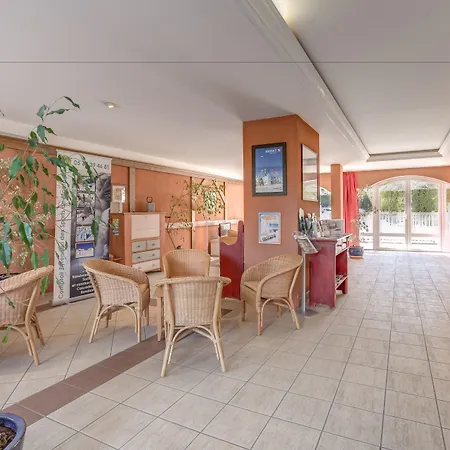 Pierre & Les Rives De L'aure Apart Otel 3*