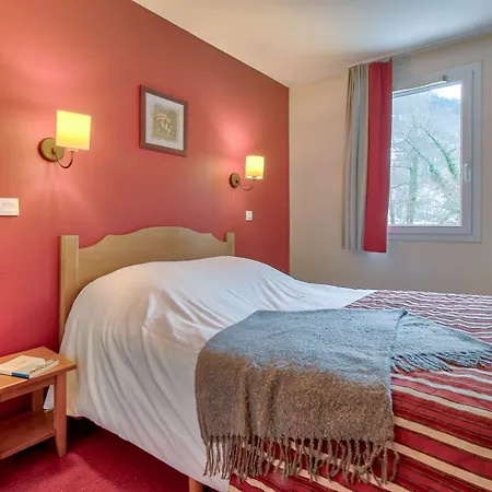 Aparthotel Pierre & Les Rives De L'aure 3*