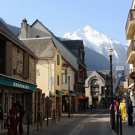 Pierre & Les Rives De L'aure 公寓式酒店 3*