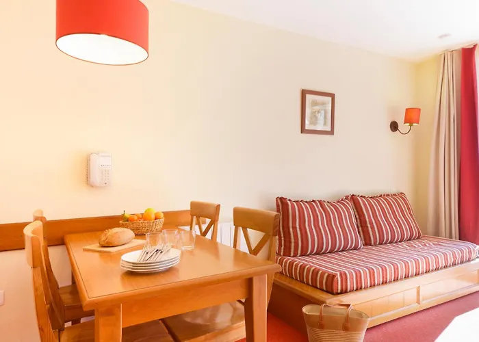 Pierre & Les Rives De L'aure Aparthotel 3*